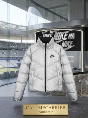 🛍️HOST PICK🍾🥂Nike Women’s Silver Puffer Jacket Size Medium